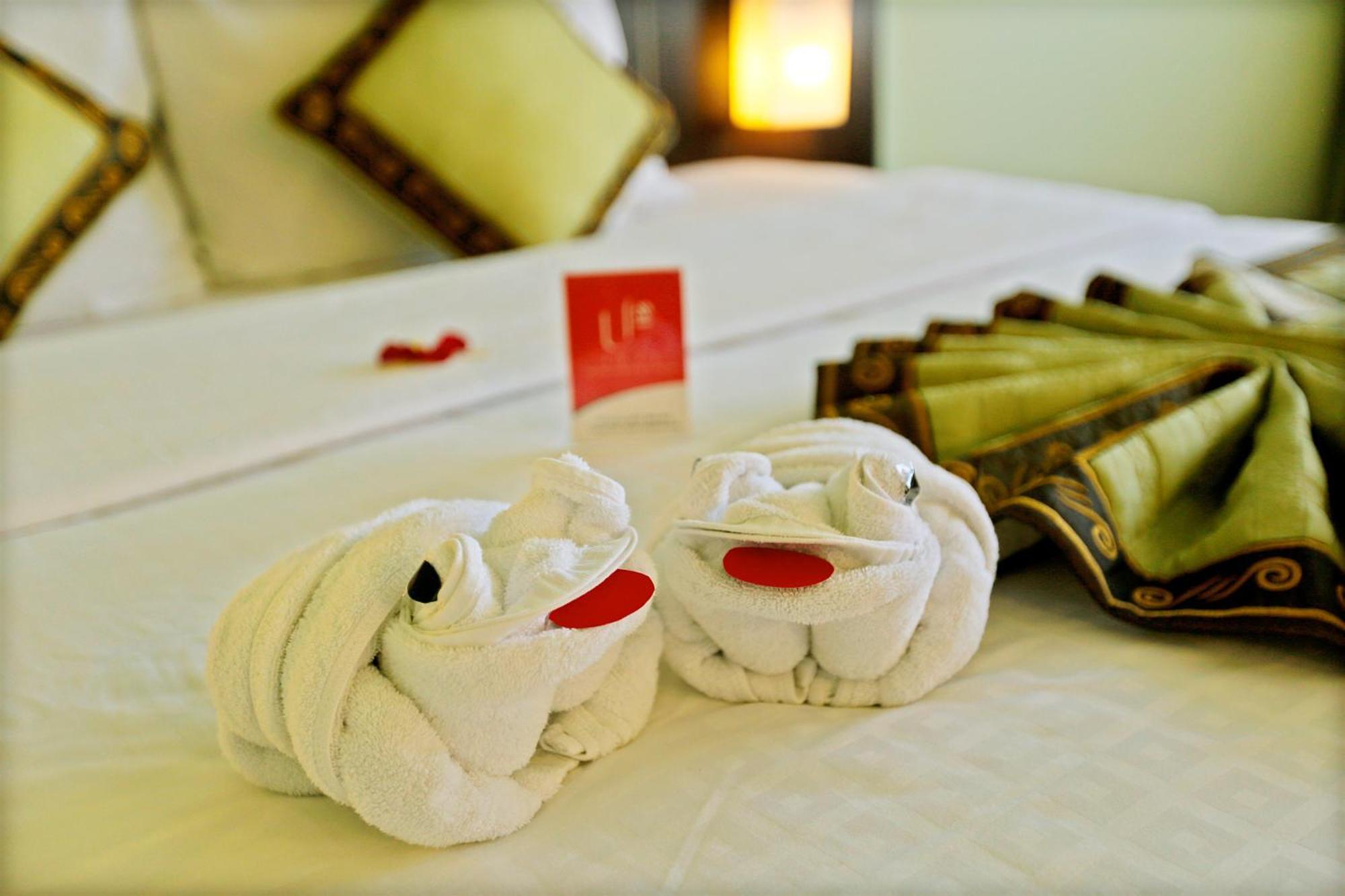 Park View Hotel Hue Exteriör bild